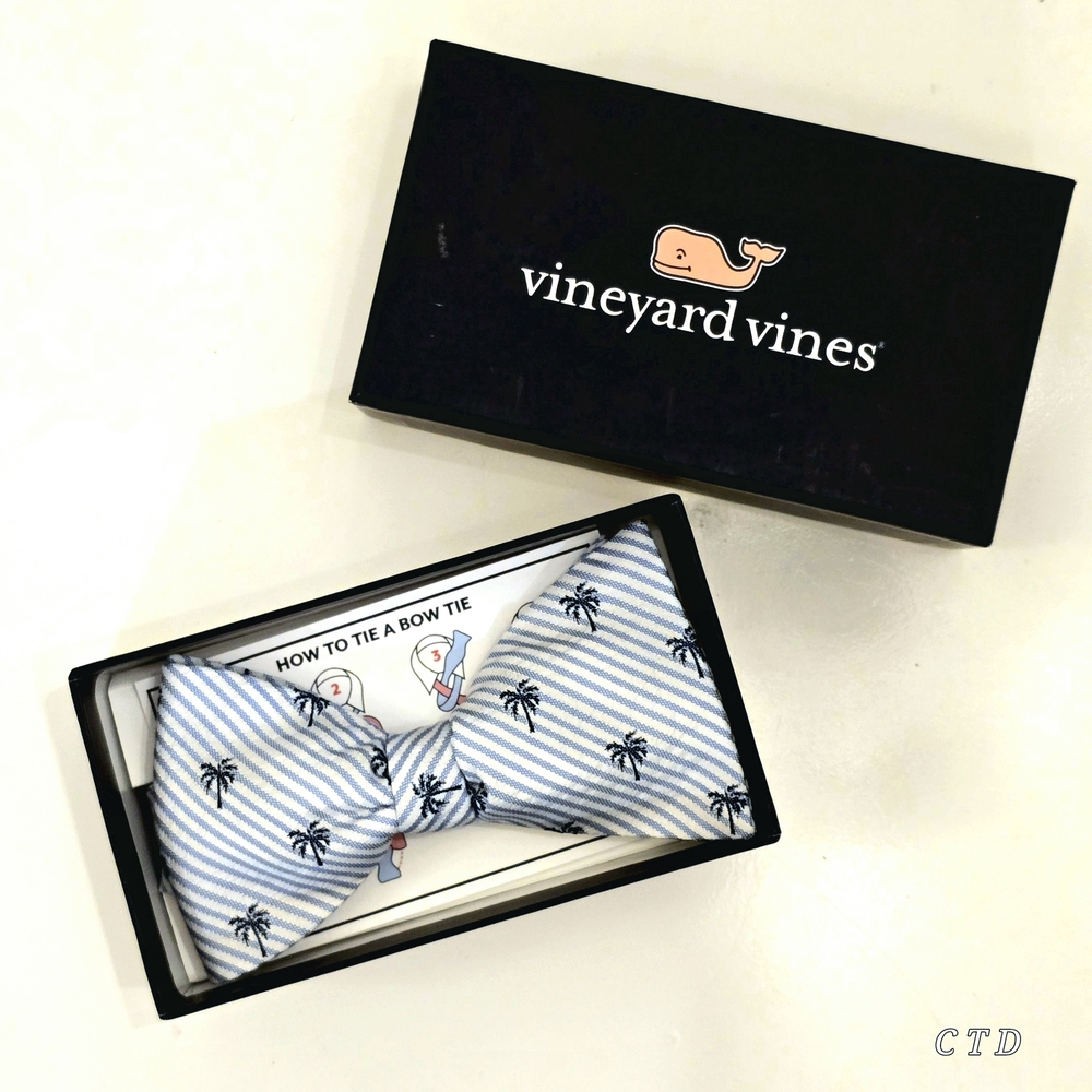 NWT Vineyard Vines Bahama Breeze Blue and White Stripe Seersucker Palm Bow Tie
